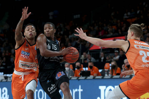 借出色的个 借出色的个