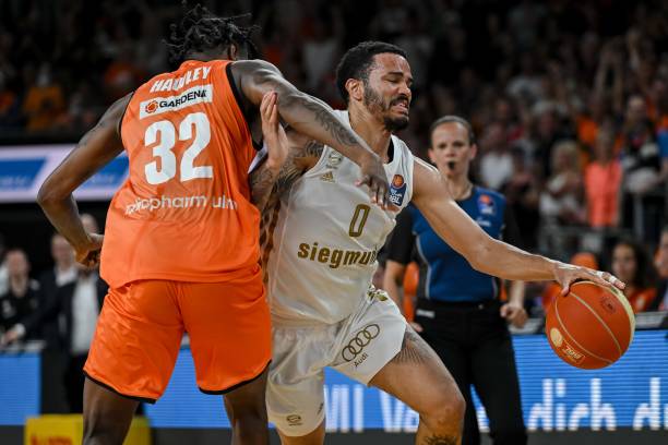 在凭借雄厚 在凭借雄厚